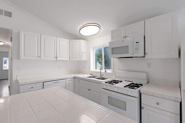 Building Photo - 149 1st Ave