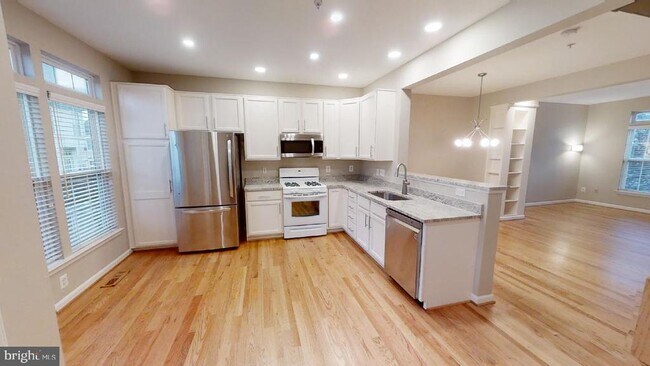 Foto del edificio - 960 Harrison Cir