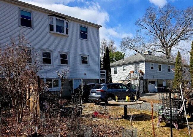 Building Photo - 70 Beaconwood Rd