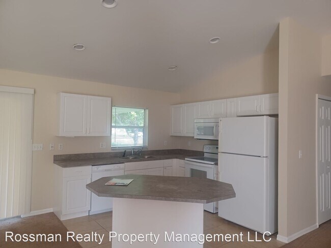 Foto del edificio - 3 br, 2 bath House - 1905 NE 21 Place