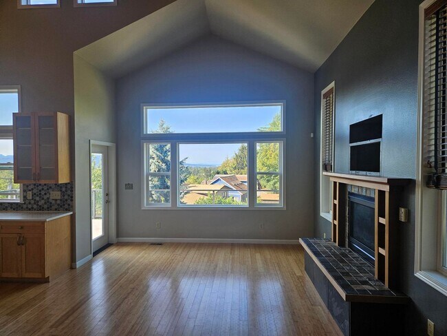 Building Photo - Stunning 3 Bedroom Home - Overlooking Bellingham!