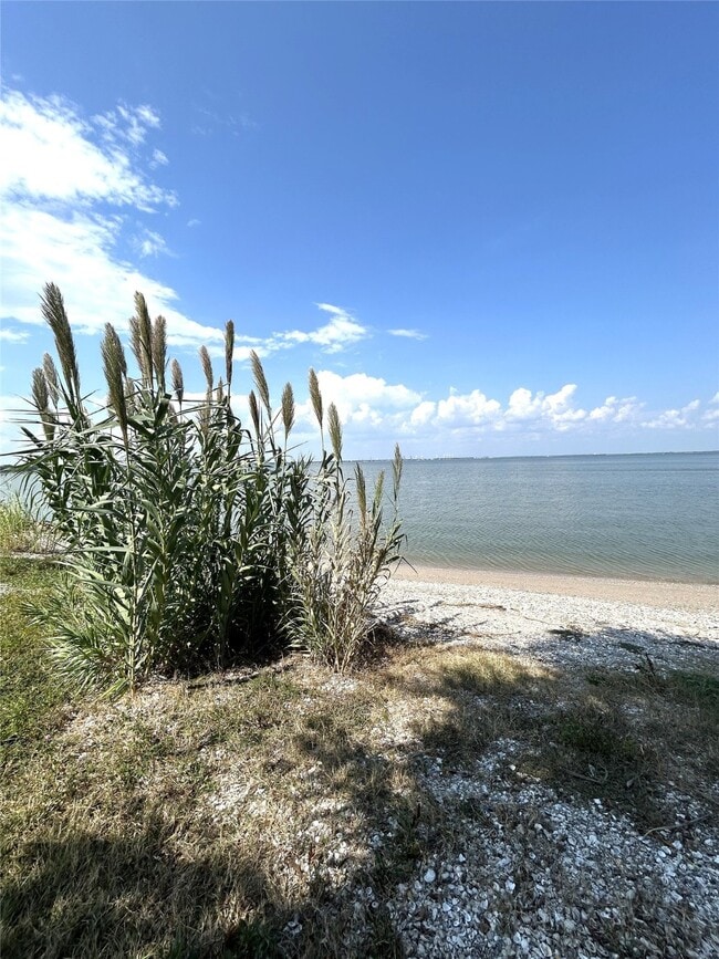 Foto del edificio - 128 Shadylawn St