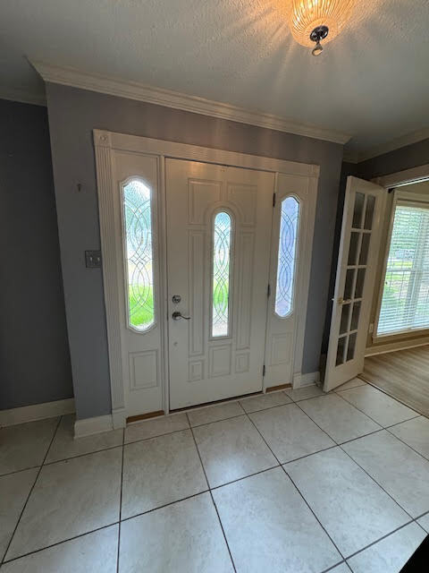 foyer - 903 Westwood St