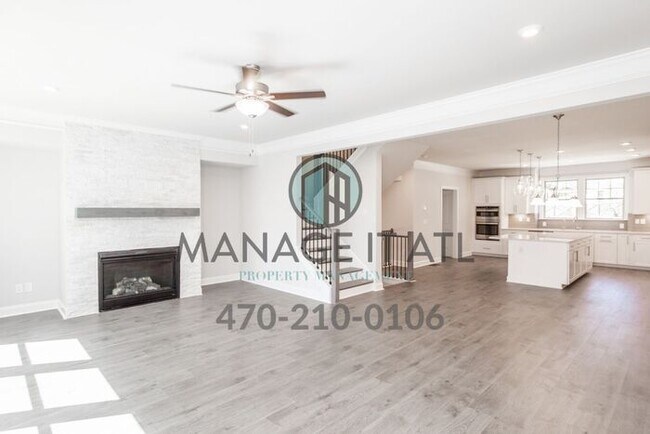 Building Photo - Fantastic 4 Bedroom Townhome in Chamblee! ...