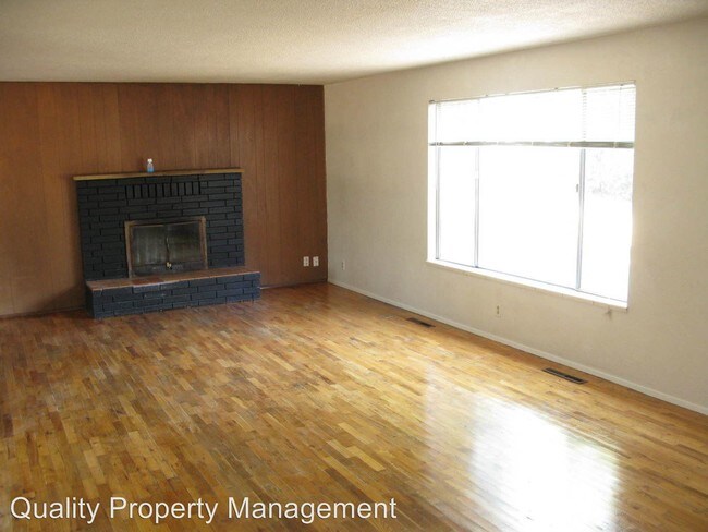Building Photo - 501 E Vilas Rd