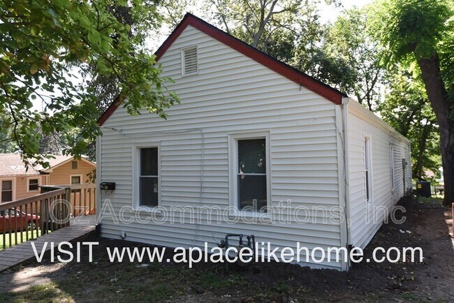 Building Photo - 1514 N Spring St