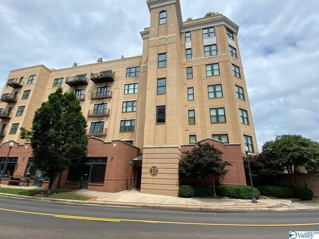 Foto del edificio - 301 Holmes Ave NE