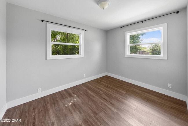 Building Photo - 3103 W 21st Ct