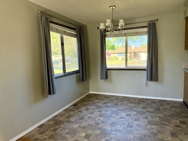 Building Photo - 5363 Gatewood Dr