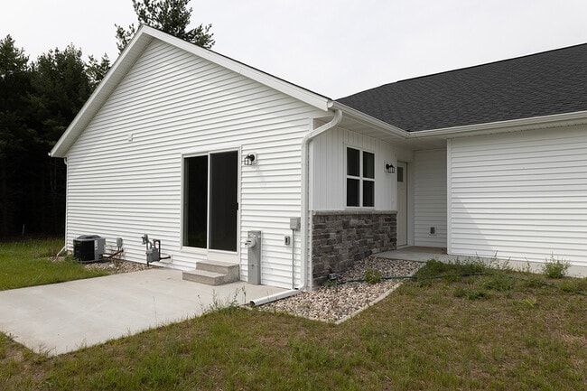 Building Photo - 925 Green Pastures Trl