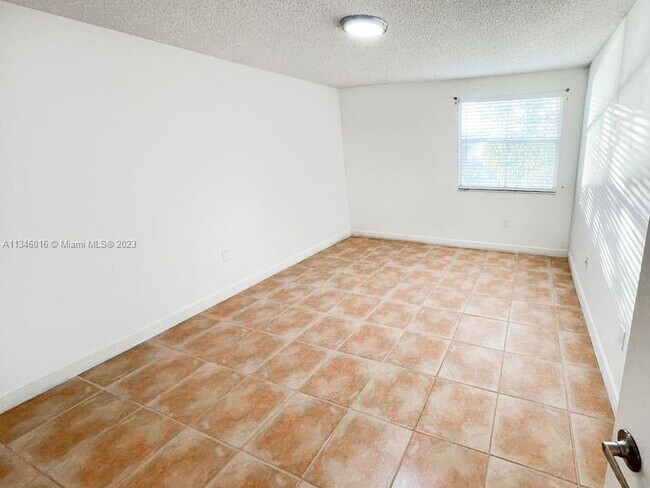 Foto del edificio - 4674 NW 97th Pl