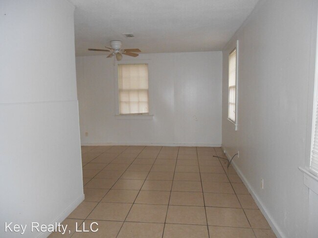 Building Photo - 2 br, 1 bath House - 5115 Broadmoore Ct.