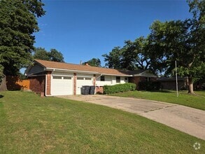 Building Photo - 2708 N Holloway Ave