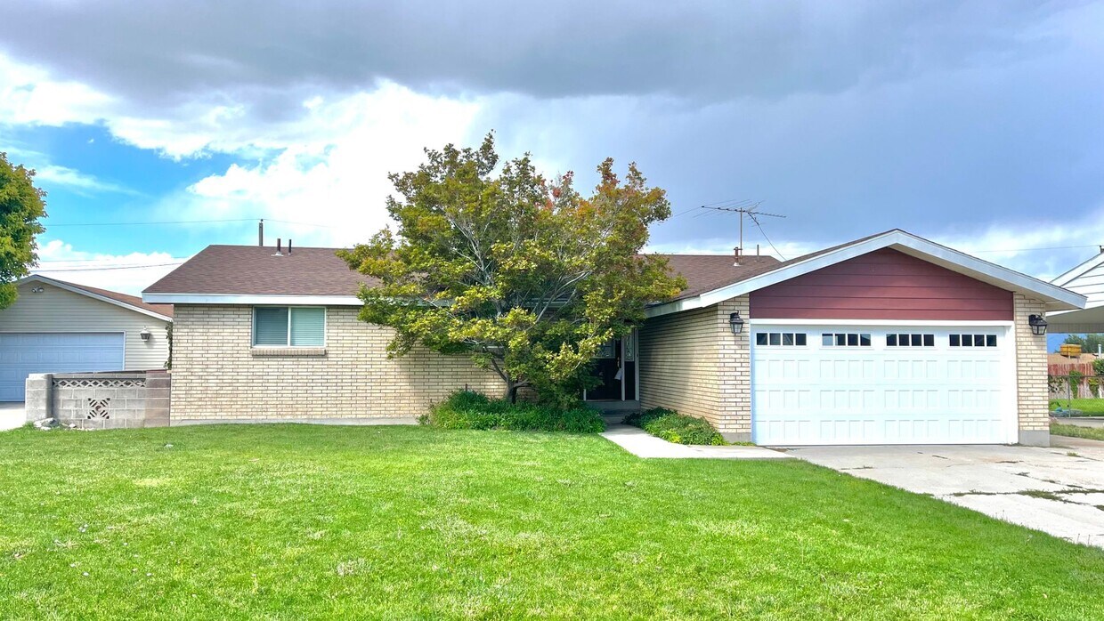 Primary Photo - 5 Bedroom/2.5 Bathroom Home in West Valley...