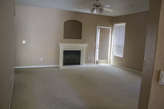 Building Photo - 9752 W Taron Drive Elk Grove CA 95757