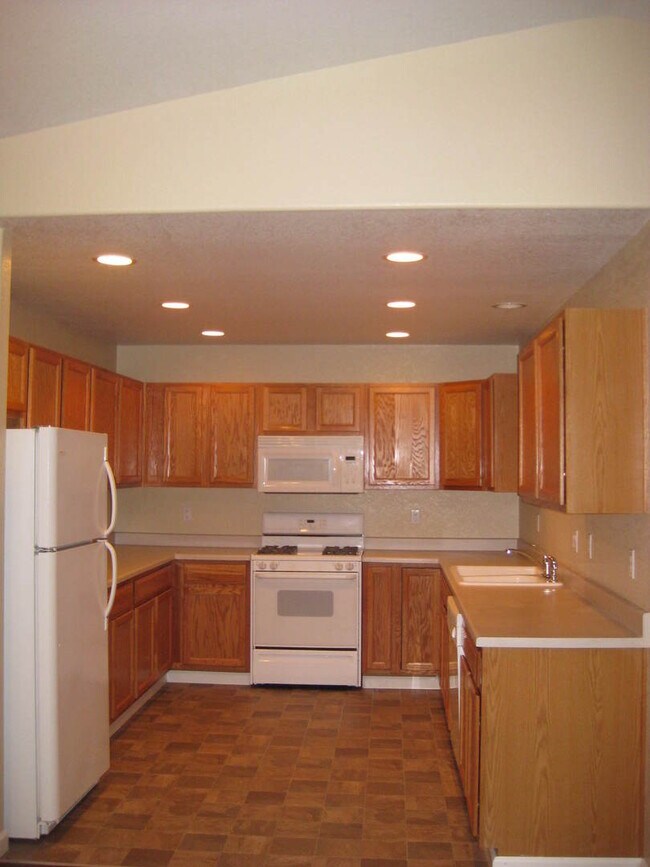 Foto del edificio - 3 Bedroom 2 Bath Duplex at the end of a Cul-De-Sac