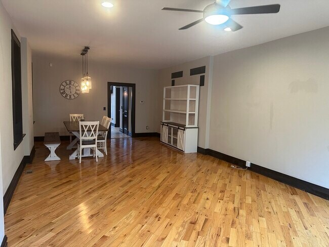 Foto del edificio - Wonderful 3bedroom 2 Bath Townhome In South City