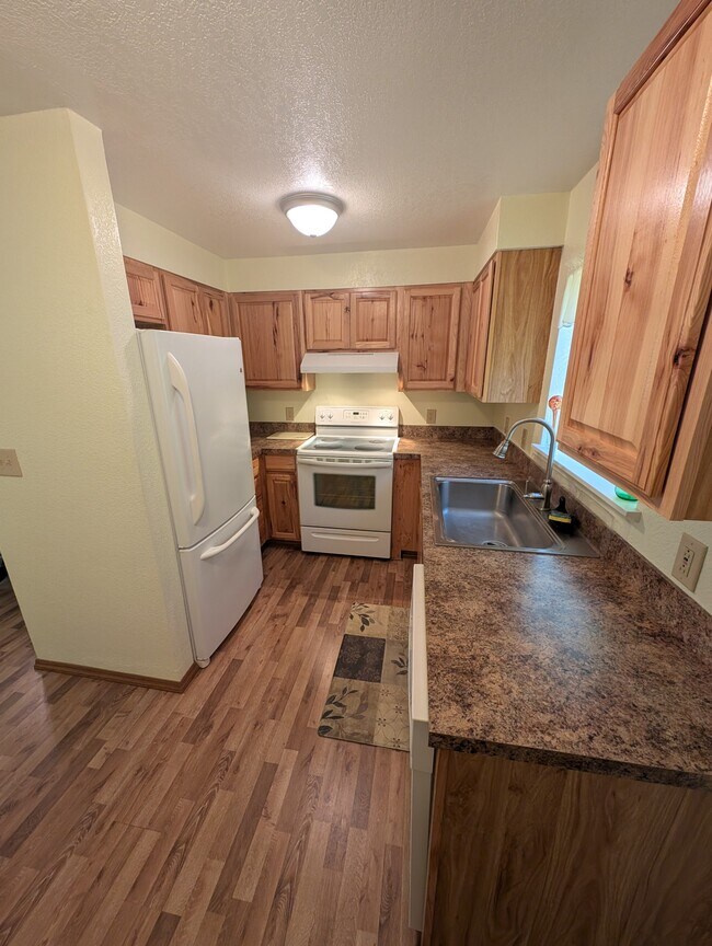 Building Photo - 2805 Lowridge Ct