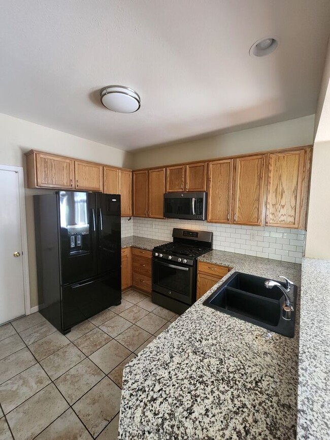 Building Photo - Desirable gated community