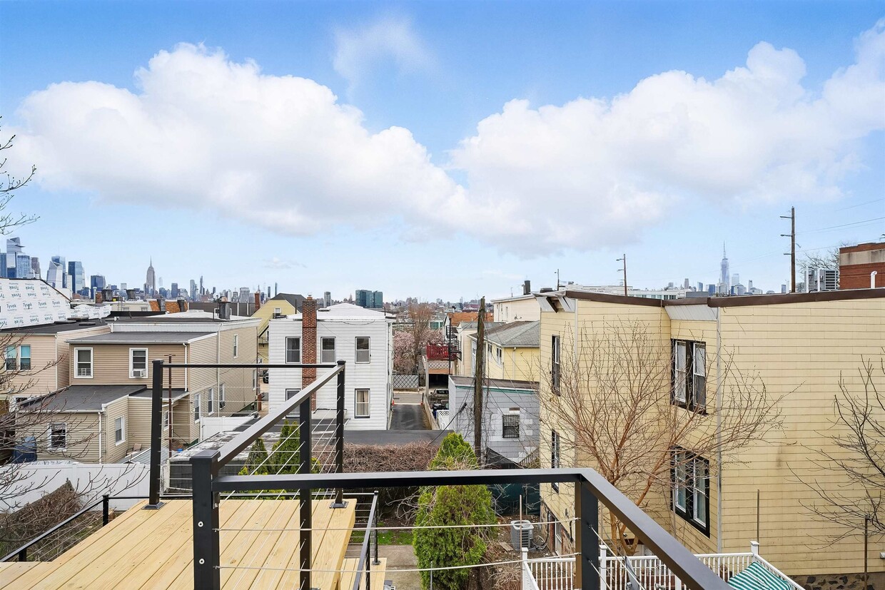 Primary Photo - 608 Palisade Ave