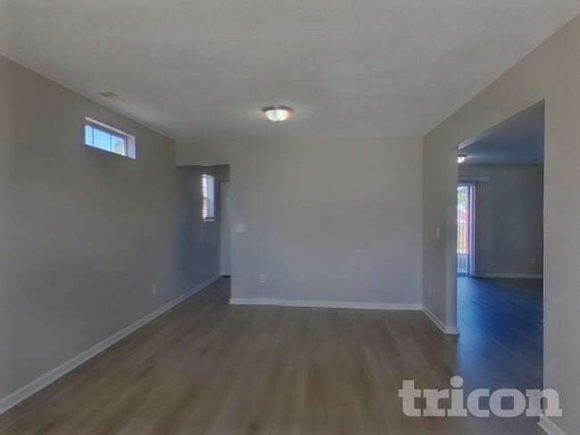 Building Photo - 204 Fox Grove Cir