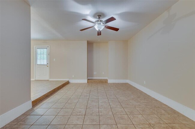 Building Photo - 6762 Trail Lake Dr