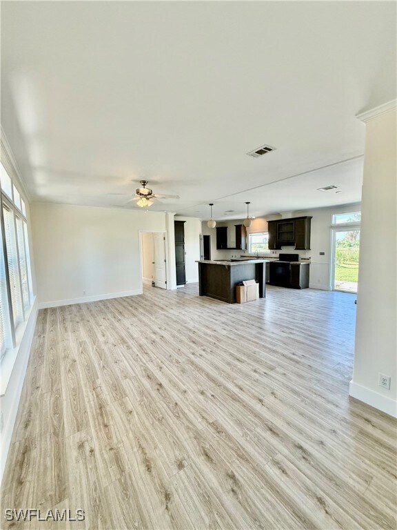 Foto del edificio - 4660 43rd Ave NE