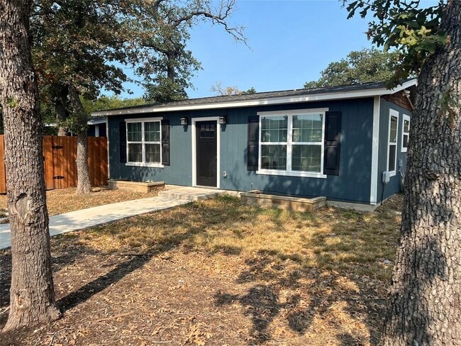 Building Photo - 168 Still Forest Dr