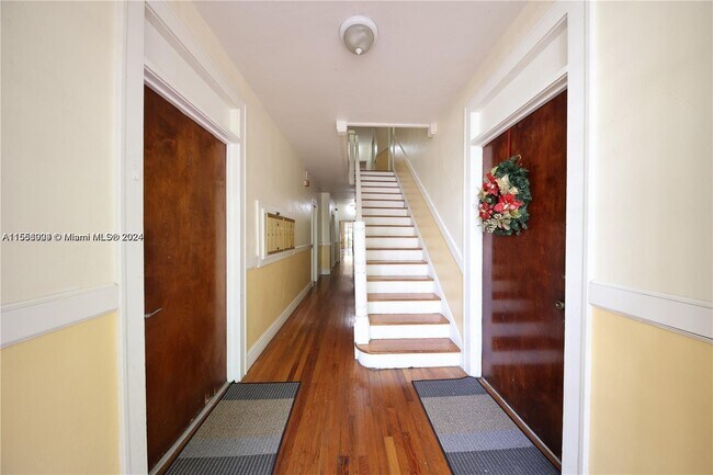 Building Photo - 114 Antilla Ave