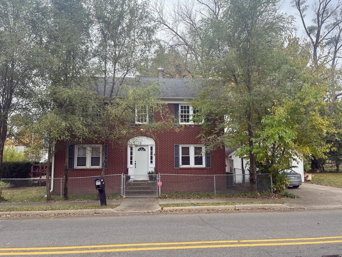 148 E Burnham St, Battle Creek, MI 49015 House Rental in Battle Creek, MI