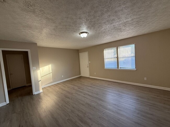 Foto del edificio - 132/134 Deer Creek Dr