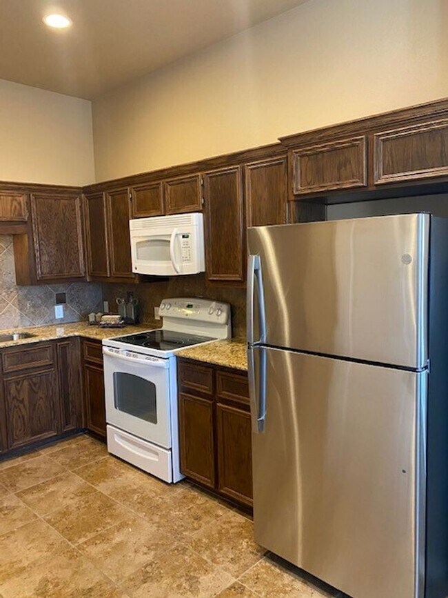 Foto del edificio - 3 bedroom 2 bath Duplex Text 302-231-7228 ...