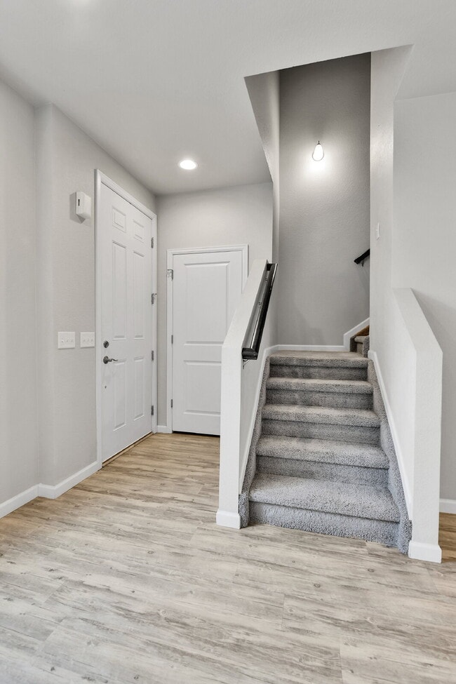 Building Photo - $2,895.00, 3 bed, 3 bath, located in Arvad...
