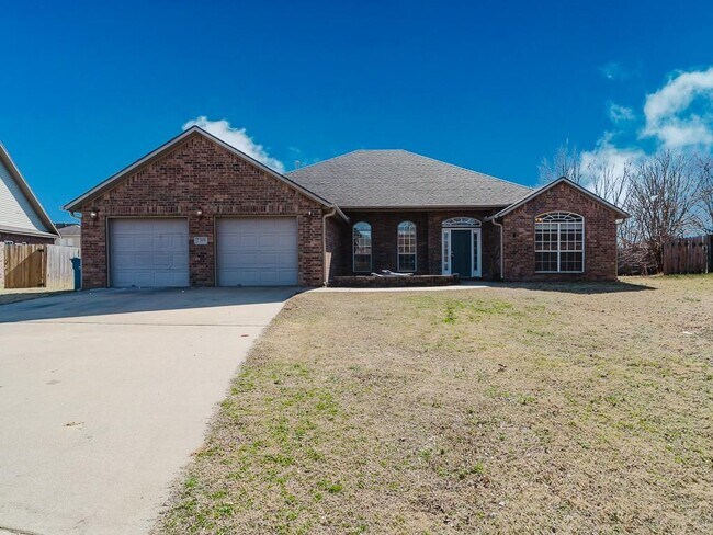 Building Photo - 2309 SW Primrose Ave