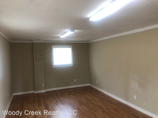 Building Photo - 1 br, 1 bath House - 801 1/2 Maple Street
