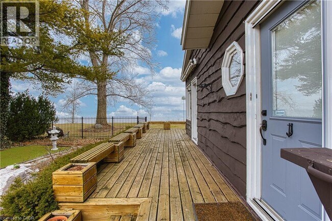 Photo du bâtiment - 98 Creanona Blvd