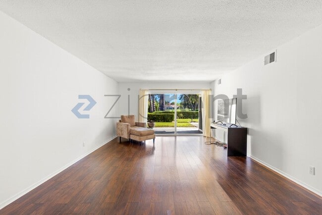 Building Photo - Unit Unit A
