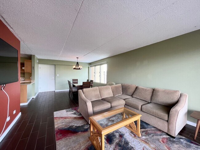 Foto del edificio - 2BD/2BA/2PKG. Furnished, Waikiki, Views, B...