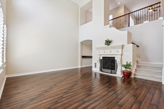 Building Photo - 9218 Viaggio Way