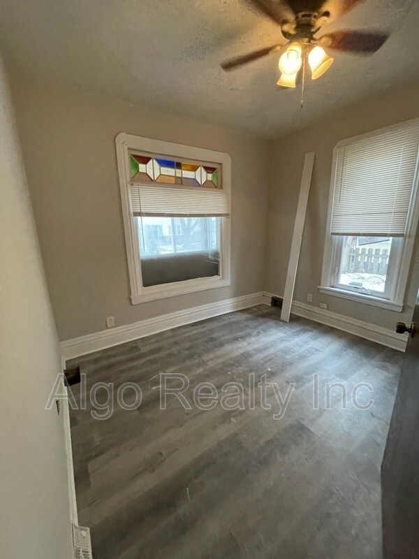 Foto del edificio - 2923 N Girard Ave