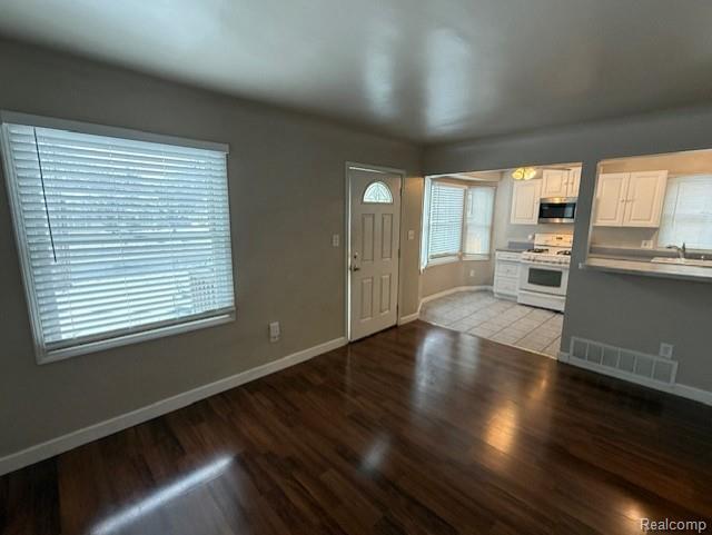 Foto del edificio - 1421 E 14 Mile Rd