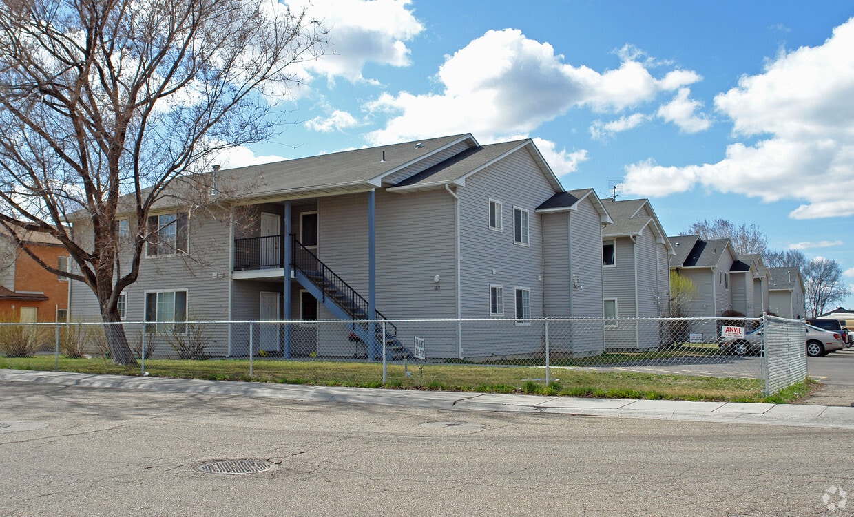 Building Photo - 1609 Checola