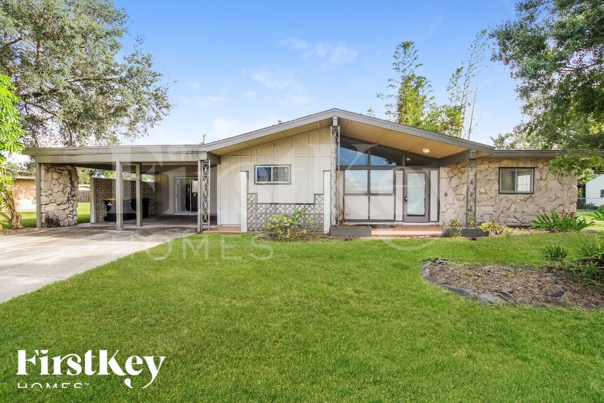 Foto principal - 2749 Elm Dr NE