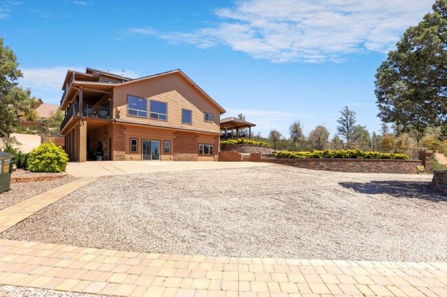 Building Photo - Incredible Executive Home for Lease in The...