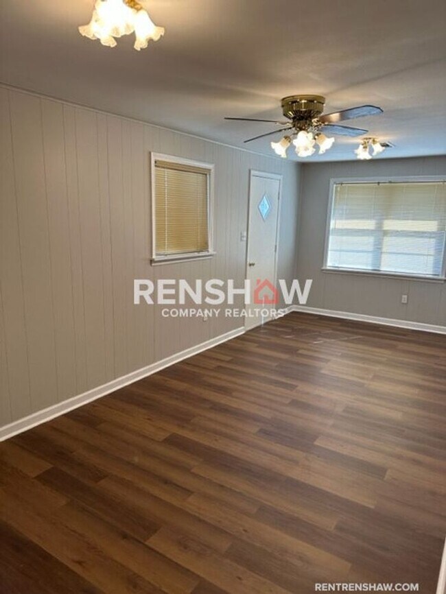 Foto del edificio - Colonial Acres - 3 bed / 1 bath - Renovate...