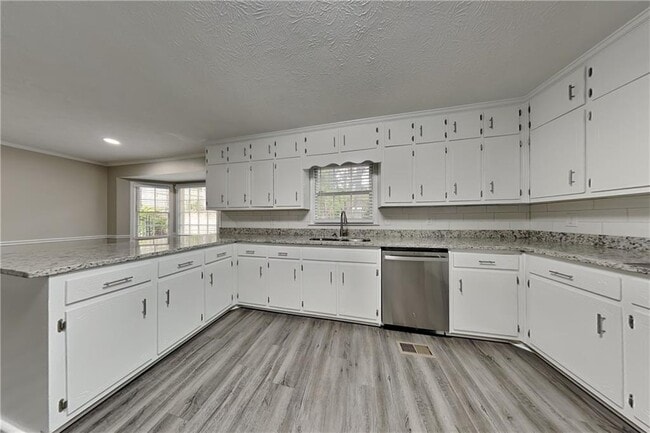 Foto del edificio - 1844 Skyland Glen Dr