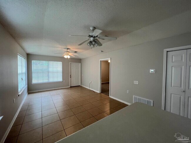 Building Photo - 8018 Heirloom Dr