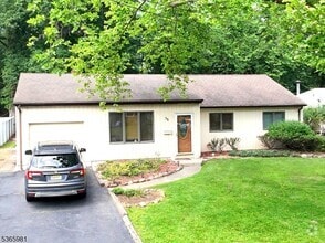 Building Photo - 35 Ashwood Dr