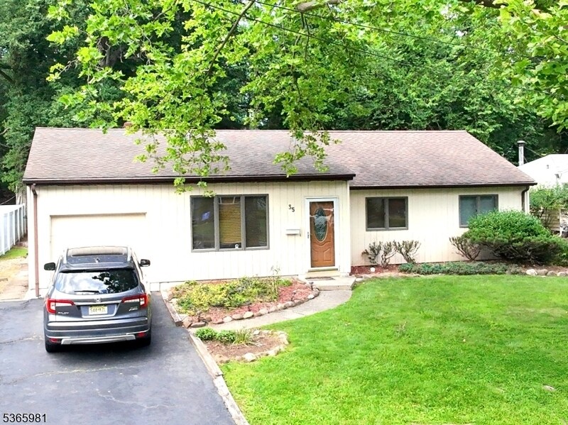 Primary Photo - 35 Ashwood Dr