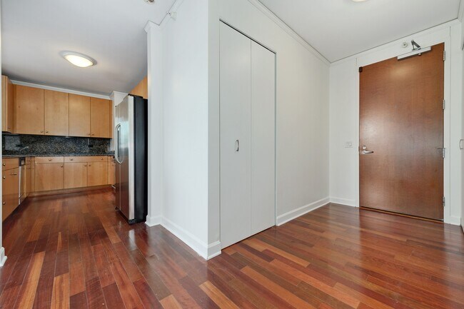 Building Photo - 201 N Westshore Dr